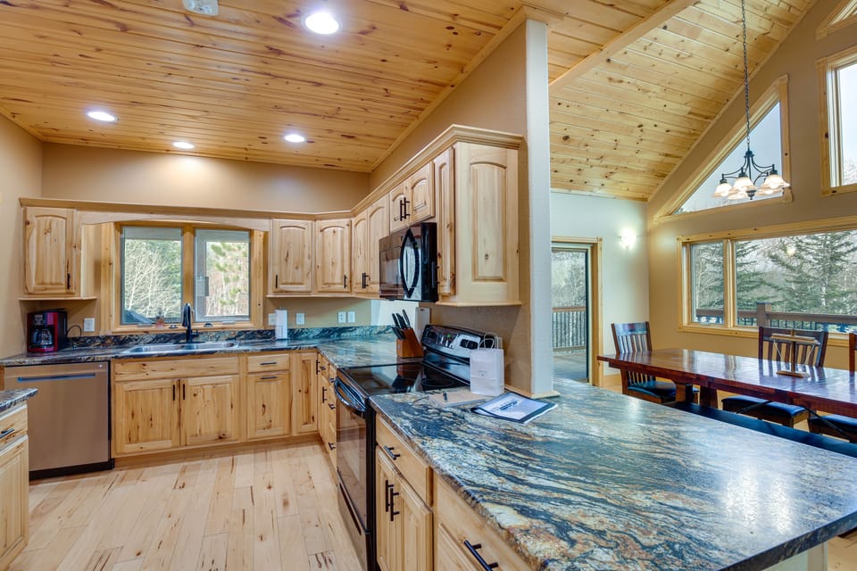 Kitchen | Cooking Basics | Keurig & Drip Coffee Makers | Toaster | Main Level