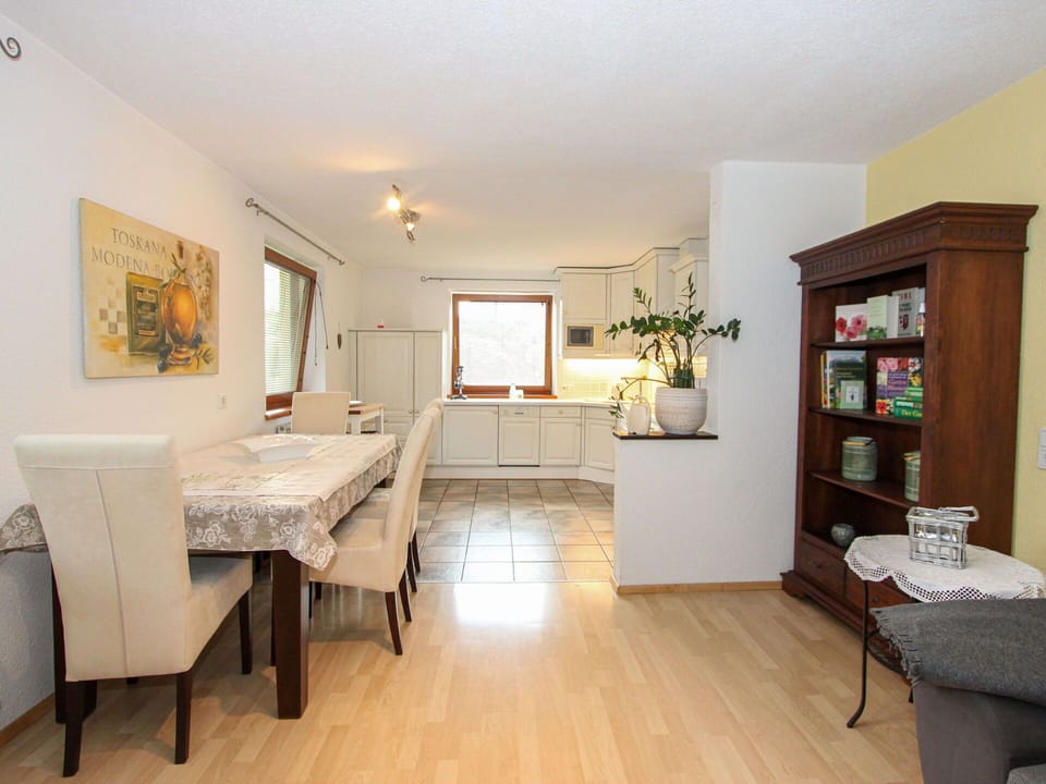 Table, Furniture, Property, Picture Frame, Plant, Wood, Chair, Houseplant, Interior Design, Flooring