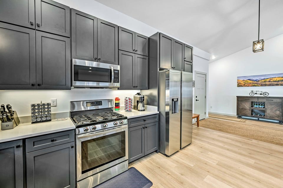 Kitchen | Kids' Supplies | 1.5 Mi to Downtown Buena Vista