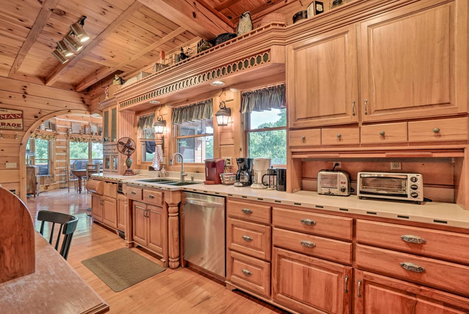 Fully Equipped Kitchen | Crock-Pot | Cooking Utensils