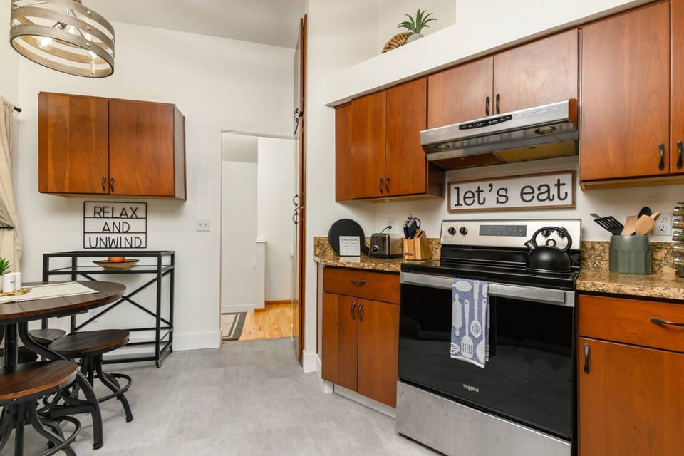 Cook delicious meals for breakfast, lunch, and dinner in this fully equipped kitchen. We suggest grabbing some ingredients from a local farm.