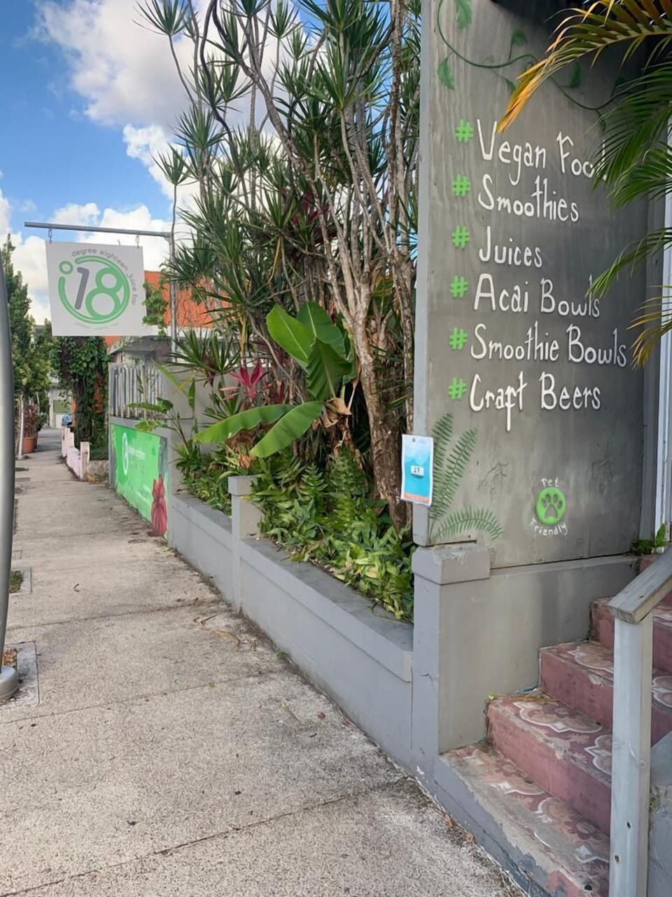 Juice Bar walking distance. 
