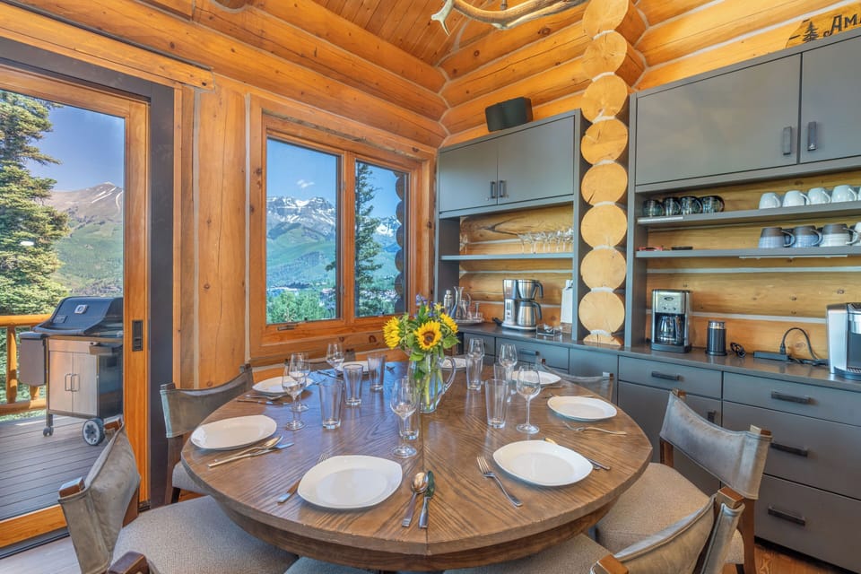 Dining with spectacular views. Seats 8 with 4 bar stools.