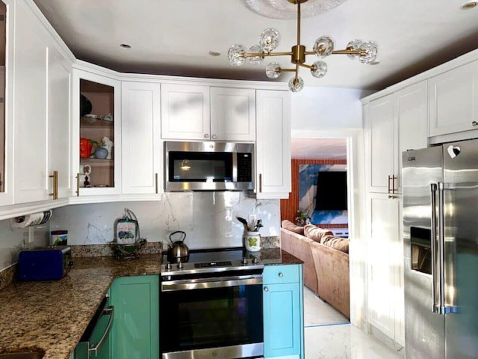 Welcome Chefs and beginners alike! You'll love cooking for family & friendsthis incredible gourmet kitchen, with brand, new appliances, perfect for crafting delicious meals in the light, bright, elegant, space, a true culinary Haven, saving you from time 