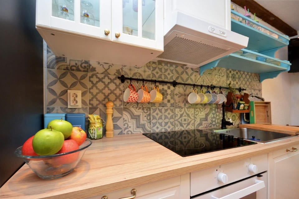 Kitchen area. kitchen