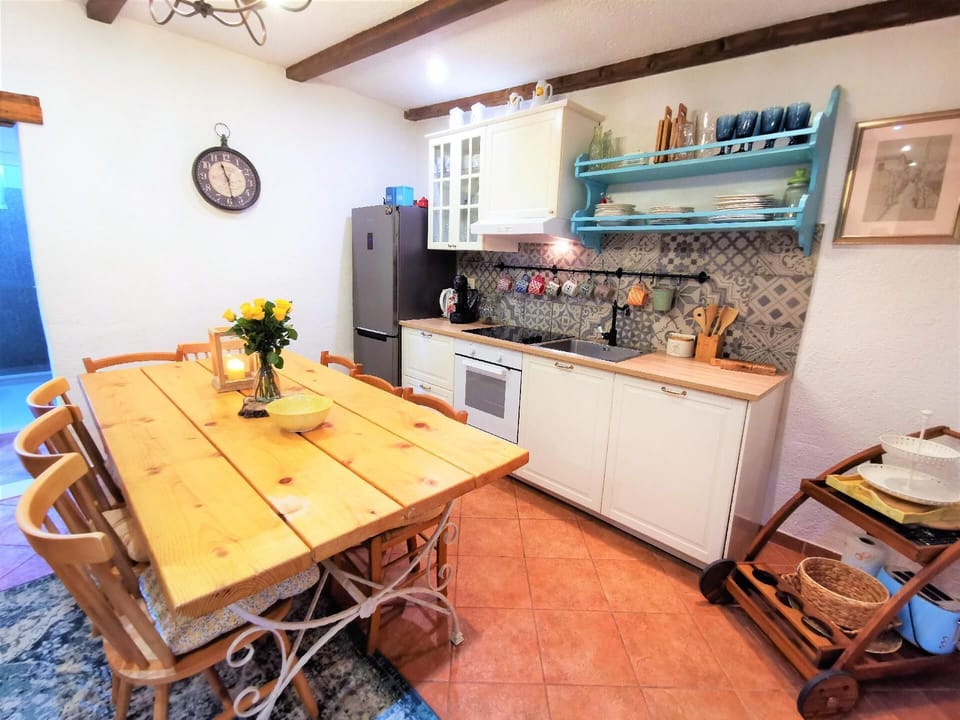 Kitchen area. Kitchen