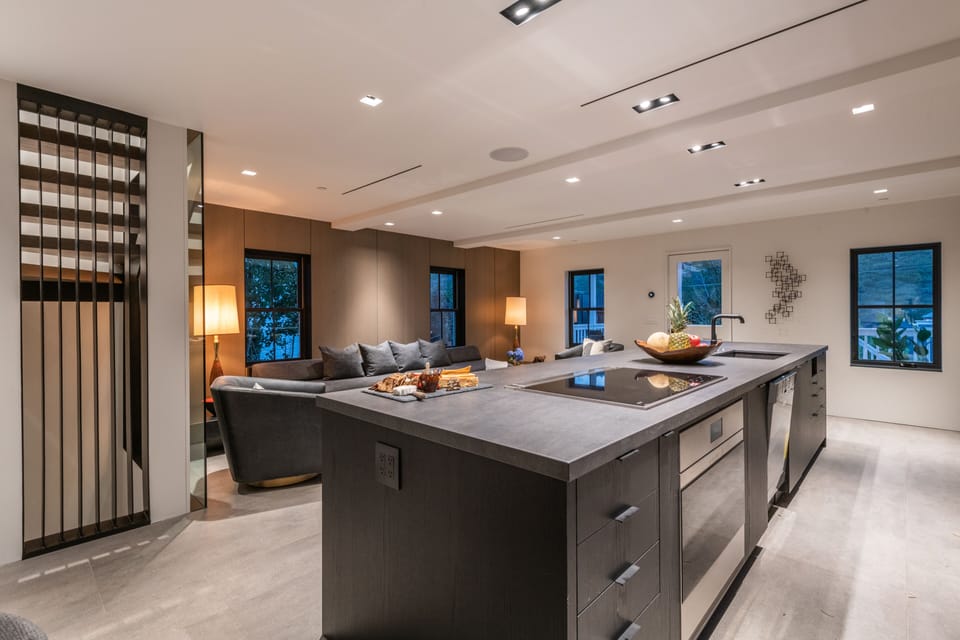 Chef’s kitchen, integrated sink, Miele dishwasher