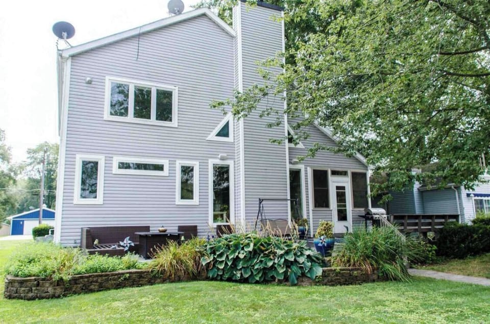 Large deck to relax, grill, take in the beauty 