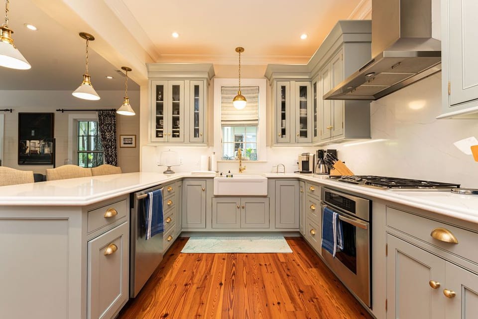 Custom Kitchen With Beautiful Countertops & Finishes 