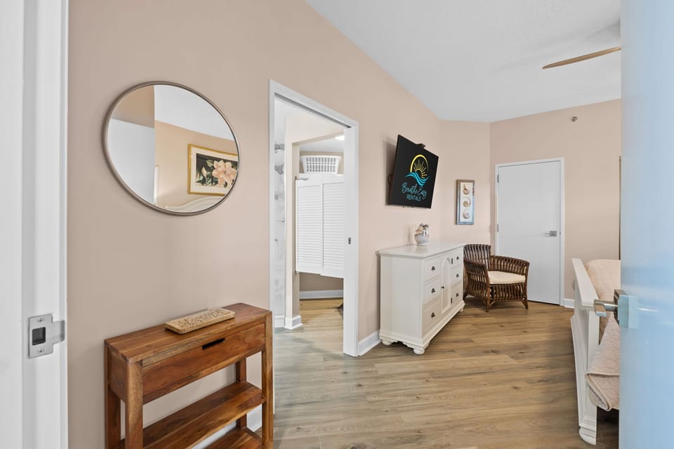 King-size comfort awaits with side tables and lamps, while a ceiling fan keeps summer nights breezy.