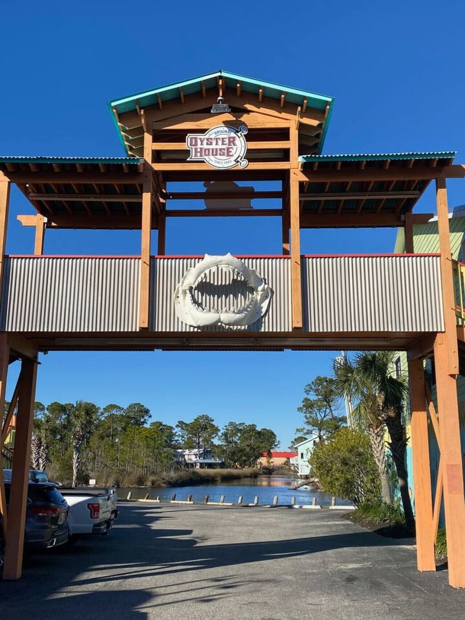 Fabulous bars and restaurants within a 2 min drive!