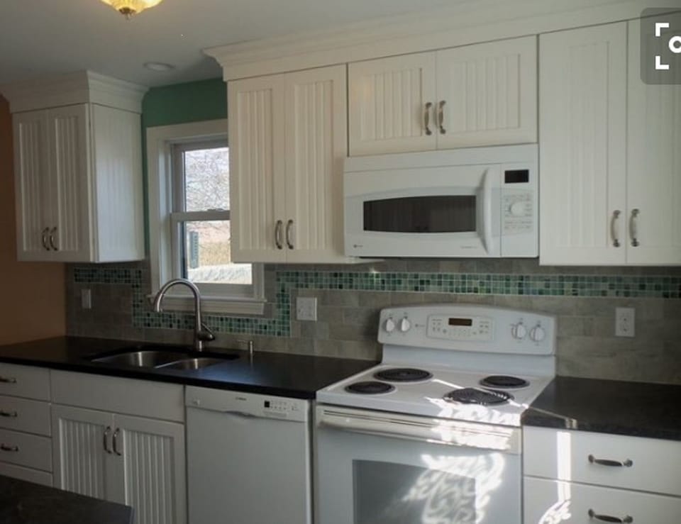 Full kitchen - completely equipped