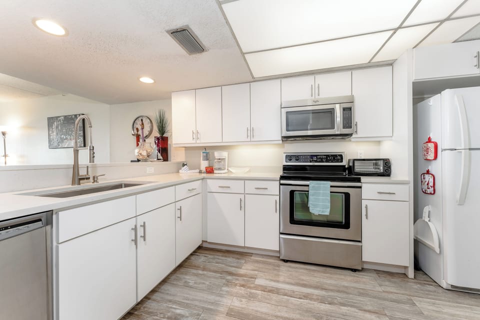 Family dinners made easy! With our stainless steel appliances and kitchen gadgets, you'll have all you need to whip up a delicious dinner for your family in no time. #dinnertime #familytime #kitchenequipment