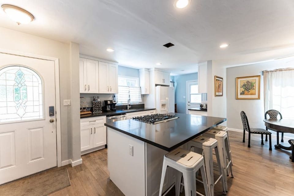 Full Kitchen Open concept