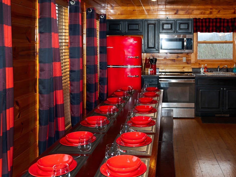 Chef's Kitchen and Dining for 14!