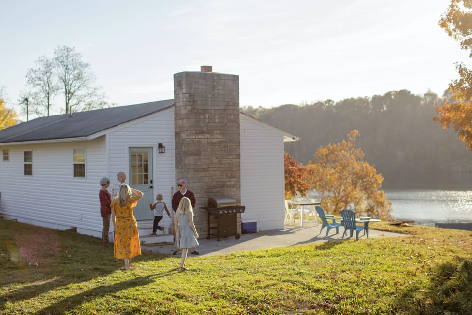 Come and stay at Lakeview Hilltop!
