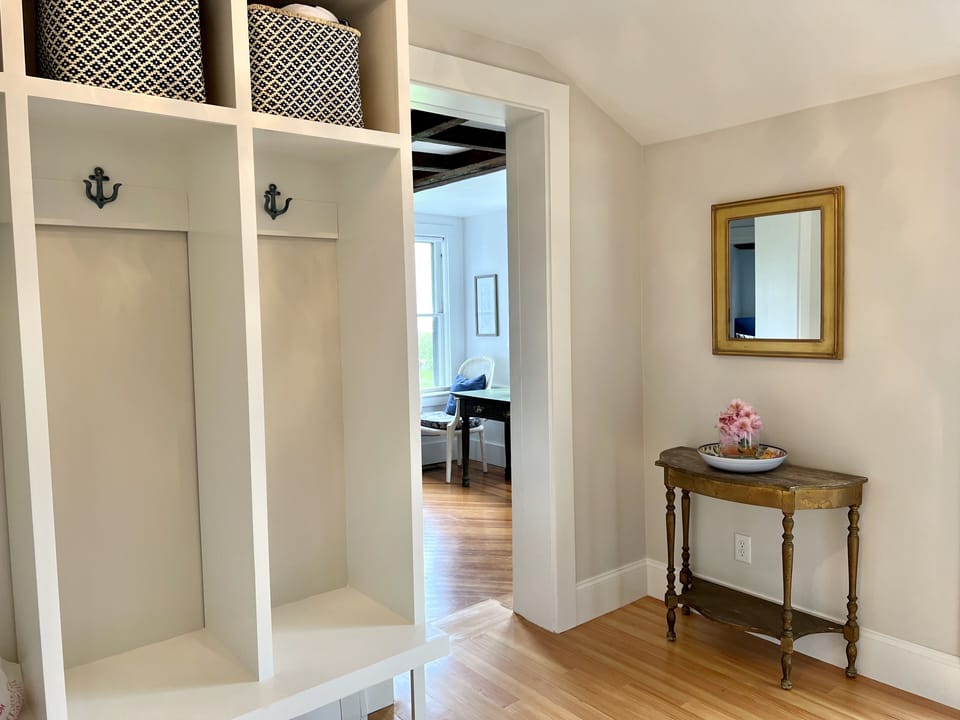 Side door entry, left to kitchen/family rm, right to king bdrm and back game rm