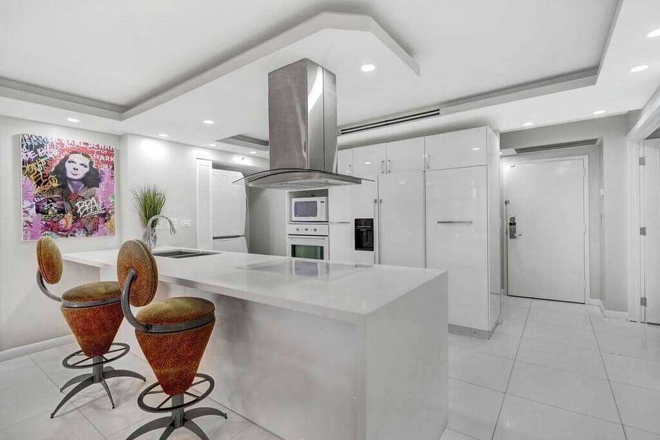 Fully equipped kitchen, seating for 2 at counter, washer/dryer, front entryway