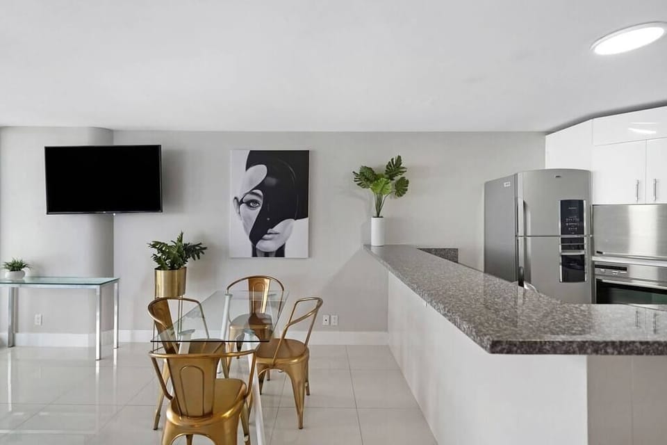 Dining area with seating for 4, fully equipped kitchen, Roku streaming tv