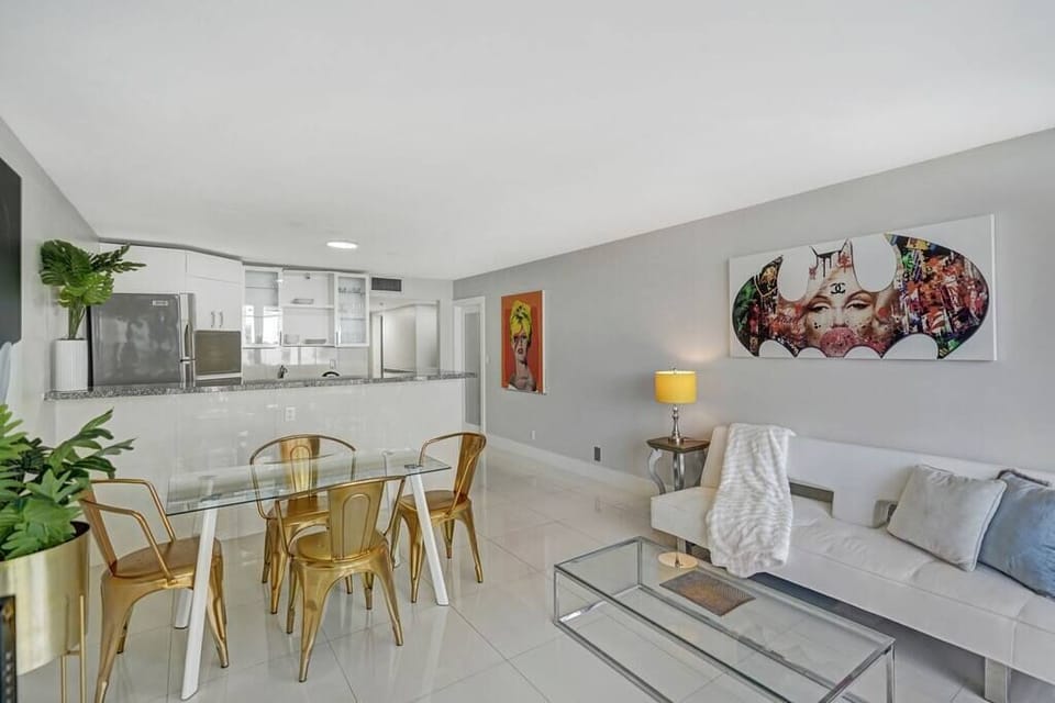 Dining area with seating for 4, living room w/Roku Steaming tv, balcony access