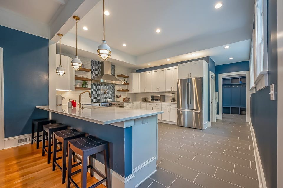 Kitchen Island Bar | Seats 4