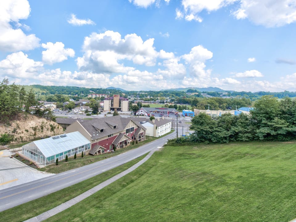 All of Pigeon Forge Spreads Out Before You – Green grass, rolling hills and the attractive town of Pigeon Forge provide an excellent view from your balcony.