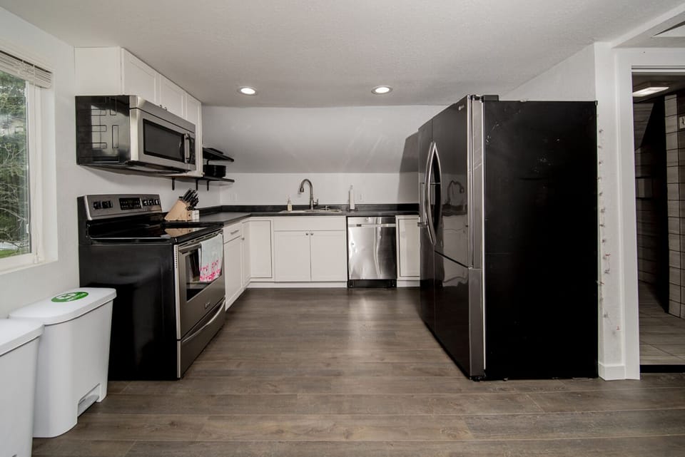The kitchen is equipped with everything needed to make a home-cooked meal.