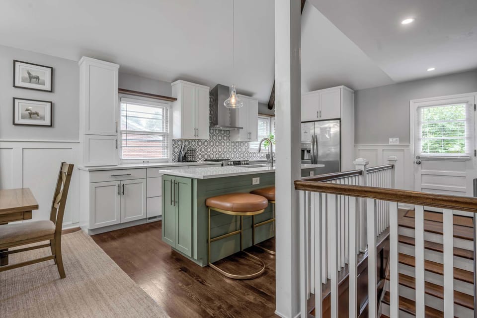 Enjoy a harmonious blend of design and function in our gourmet kitchen, featuring a central island with four seats, ideal for cooking, dining, or simply savoring the moment.