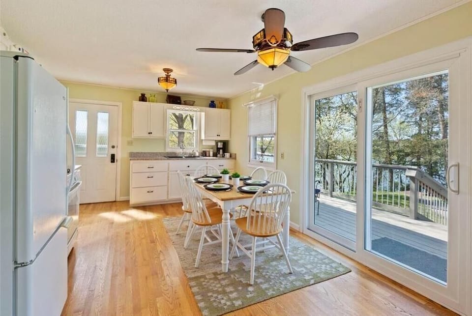 Kitchen/Dining Area