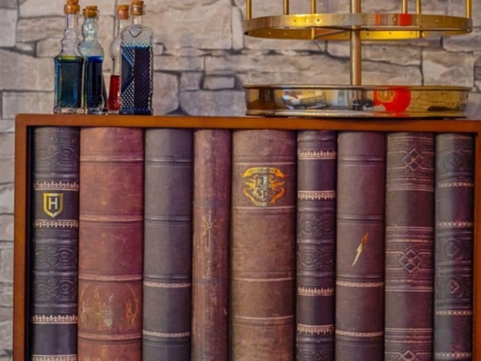 Fans love the many details in this room1