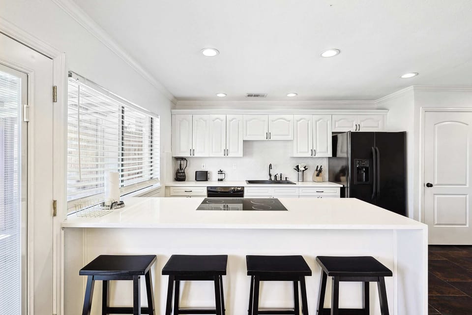 Fully equipped kitchen for cooking and dining