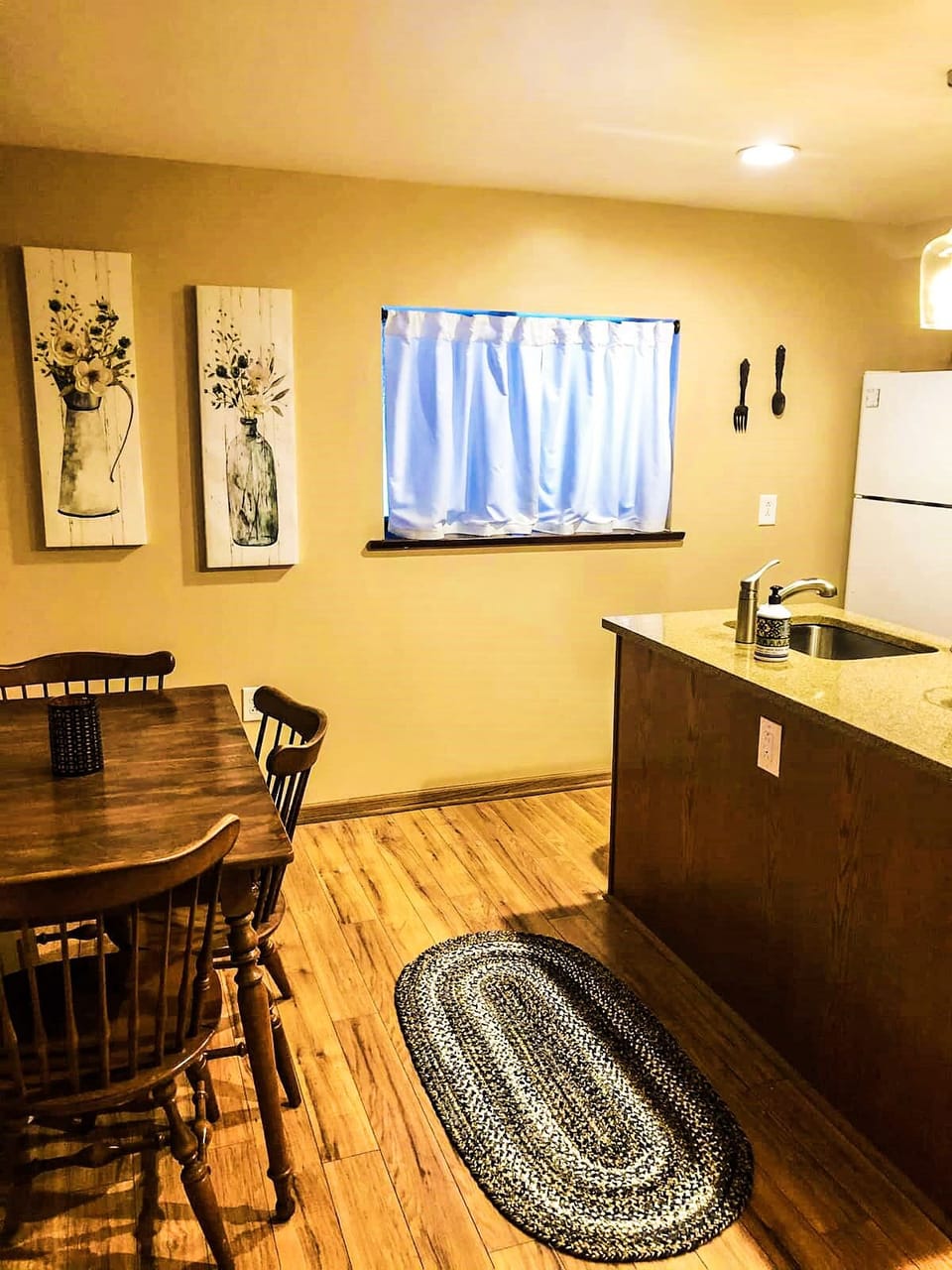 Full Kitchen with granite countertops