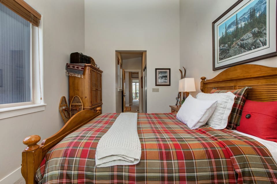 Bedroom 2 with queen bed, 32" TV, and en suite bathroom