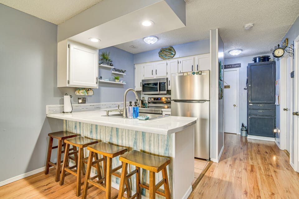 Kitchen | Cooking Basics | Crockpot | Toaster | Dining Area | Updated Appliances