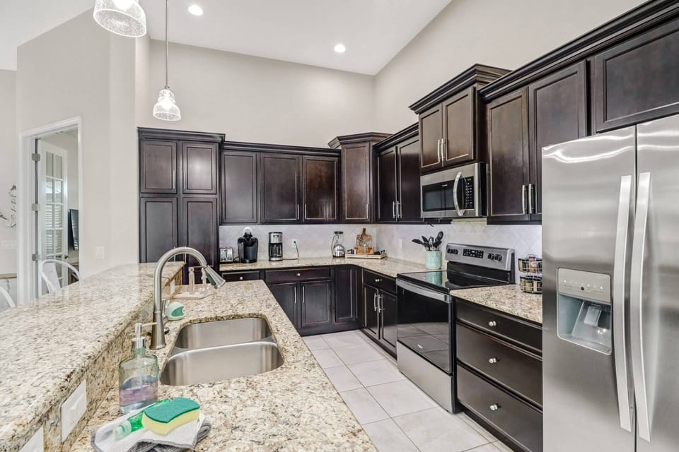 All cookware, dinnerware and many electrical appliances are provided for your convenience.
