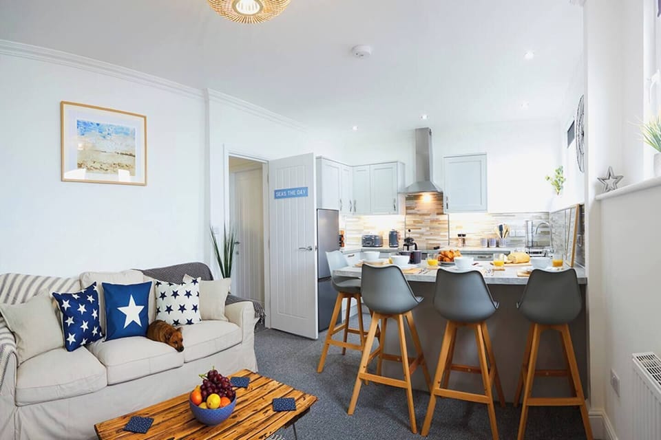 Breakfast bar seating for 4 beside the living room.