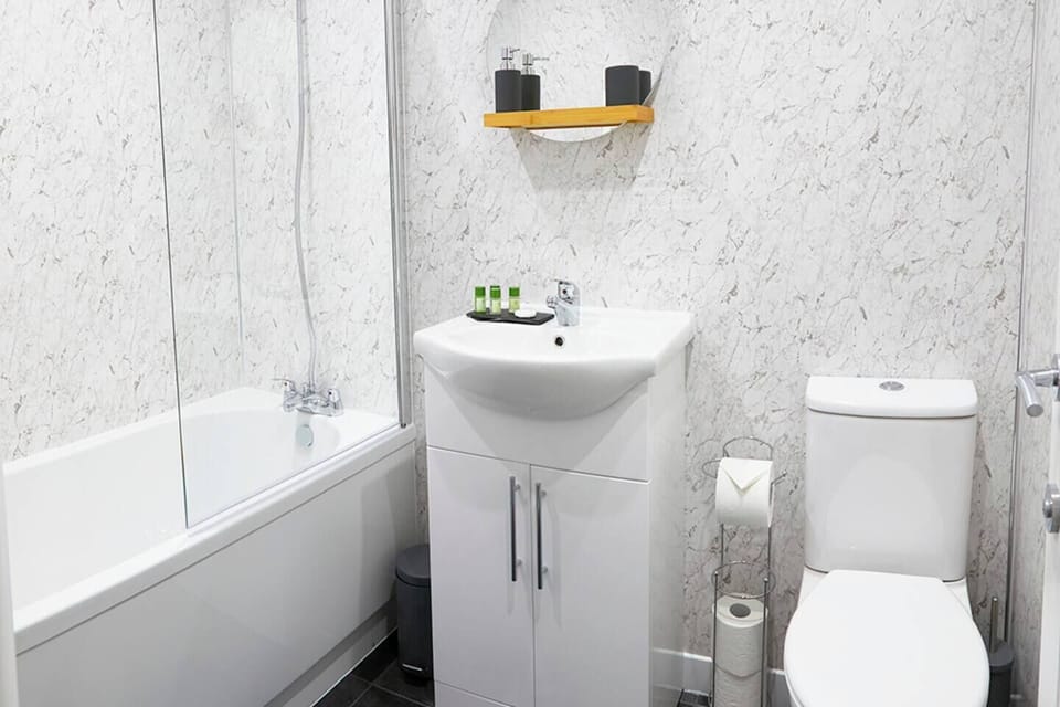 Bathe with over bath shower.