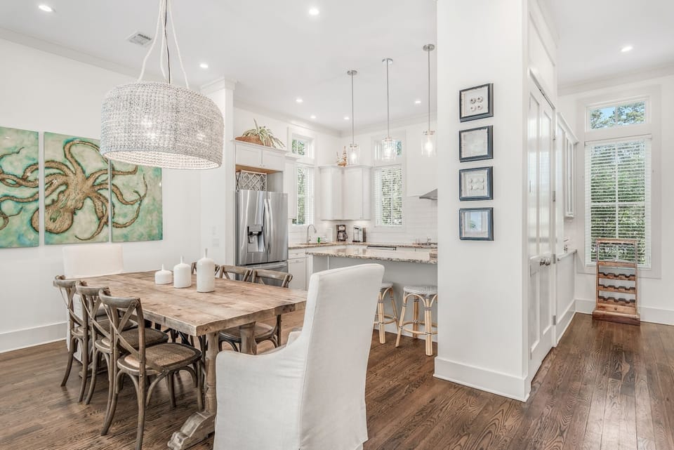 Dining Area & Kitchen