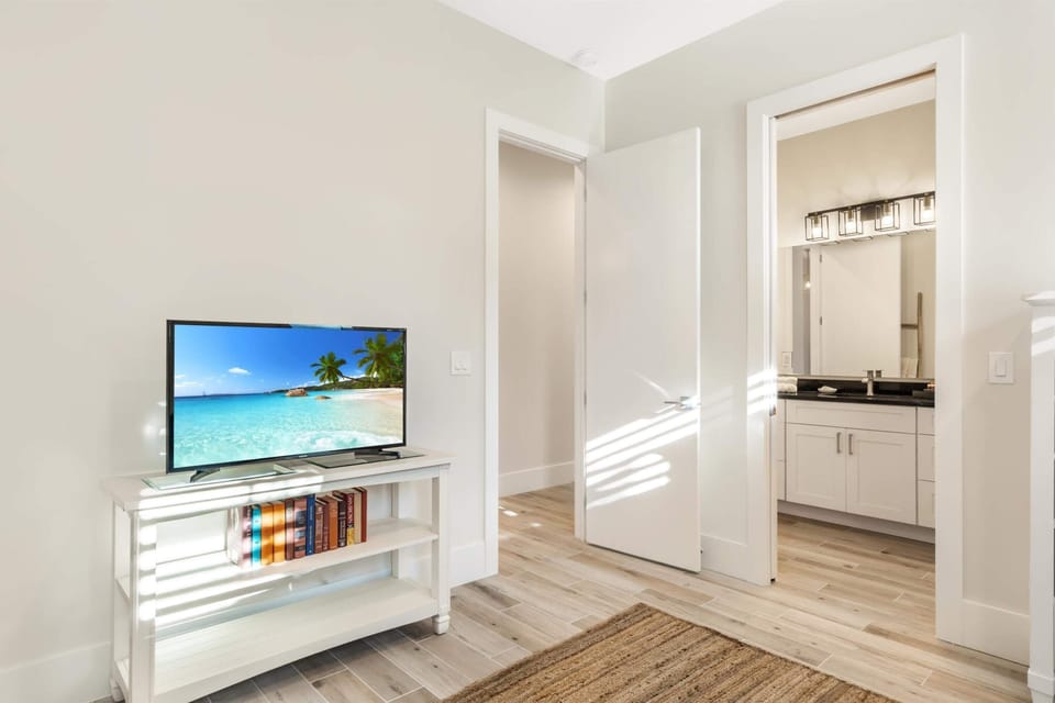 Den / TV Room