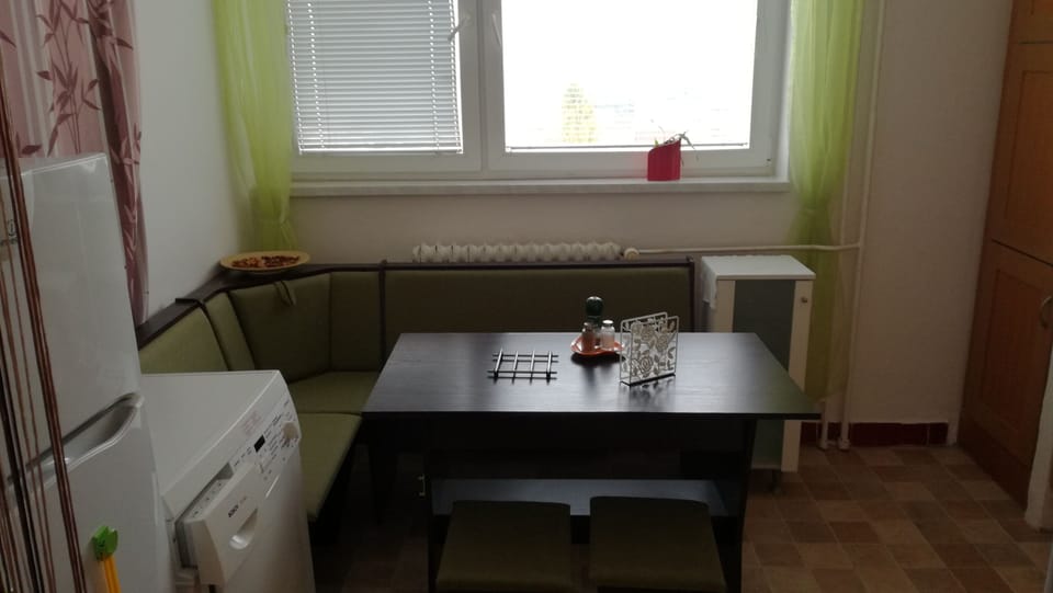 Dining room, Tumble dryer, Fridge