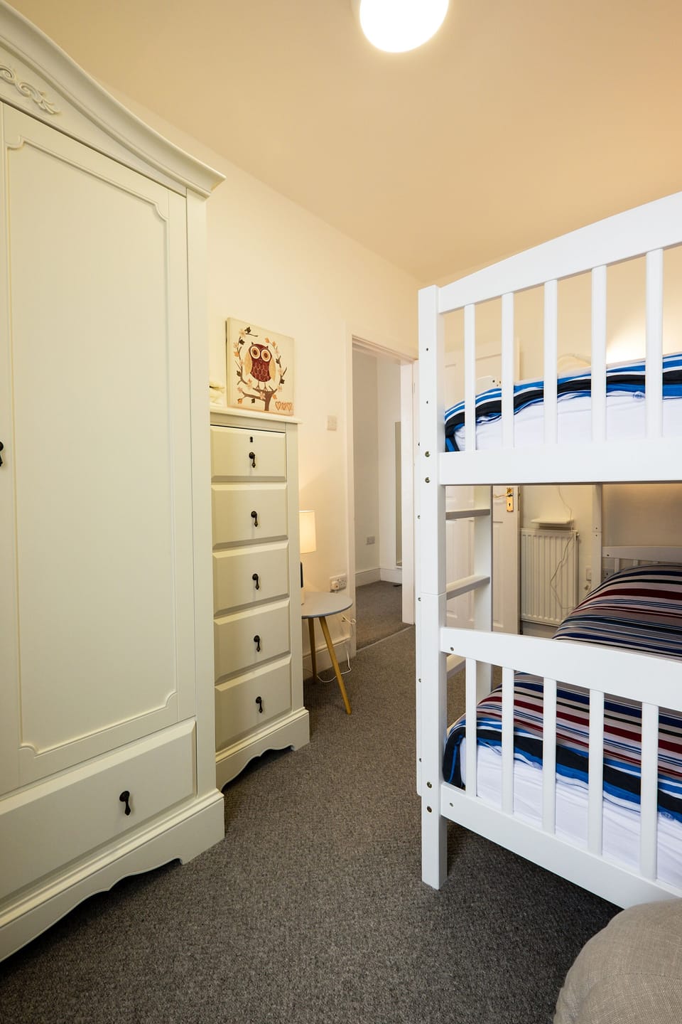 Family room - king room, en suite and adjoining bunk room