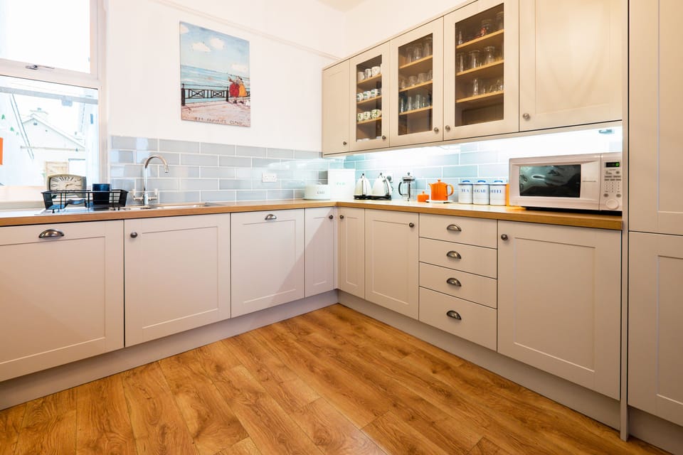 Glan y Mor kitchen/diner