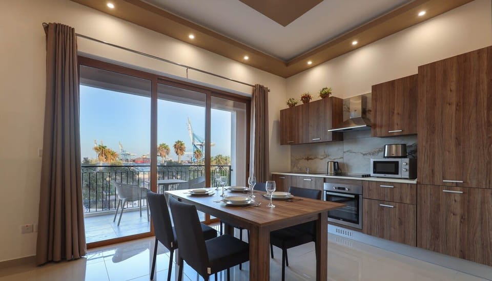 Kitchen/Dining Area