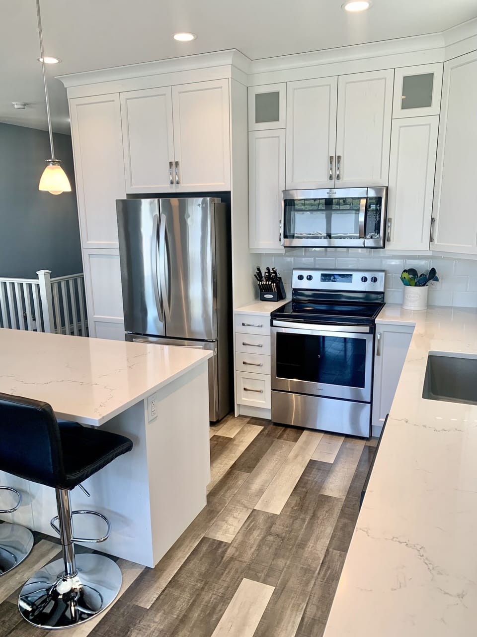 High end finishes in this open concept kitchen 