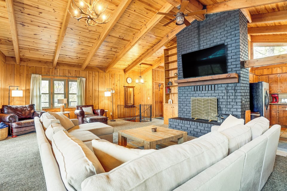 McGaheysville Vacation Rental | 3BR | 2.5BA | 1,922 Sq Ft | 2-Story Cabin