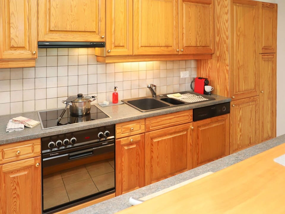 Cabinetry, Countertop, Property, Kitchen Sink, Sink, Tap, Kitchen, Building, Wood, Interior Design