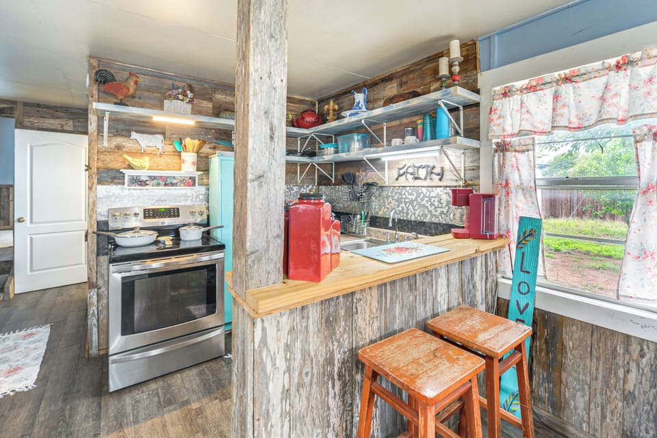 Kitchen | Keurig Coffee Maker | Toaster | Blender | Cooking Basics