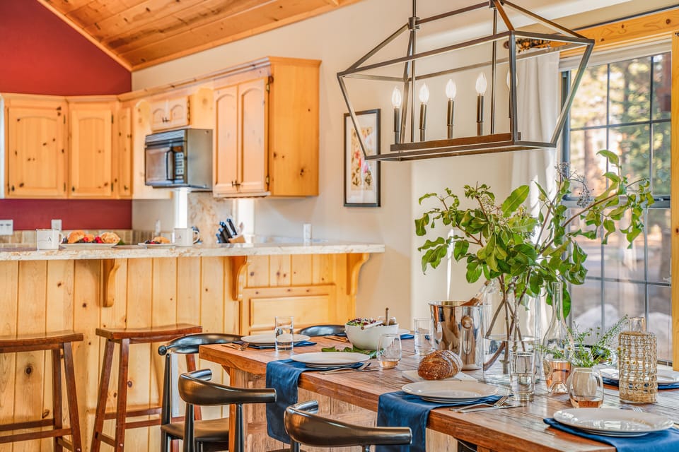 Breakfast bar in the kitchen. Coffee anyone?