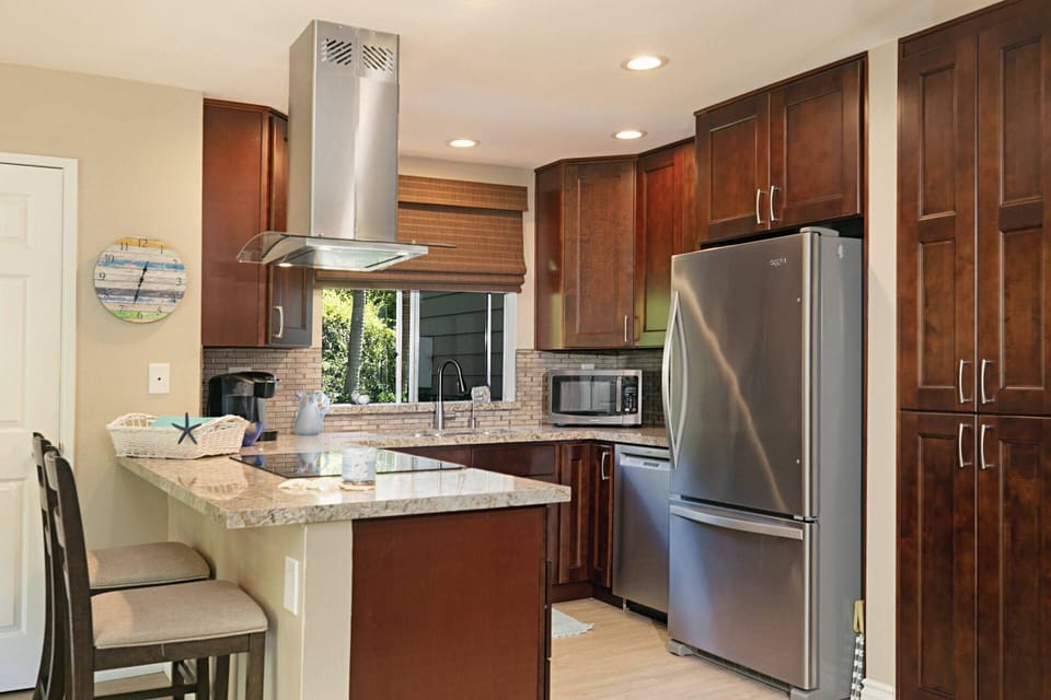 Kitchen with bar seating