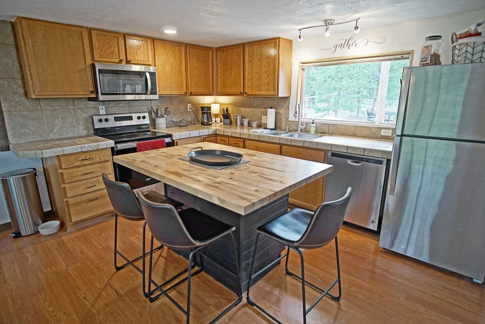 Island with bar seating